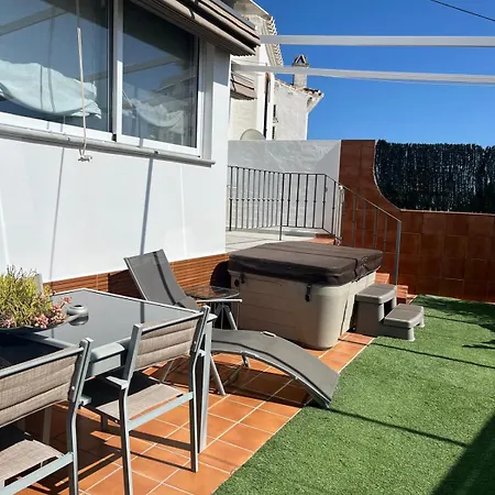 Condal - Jacuzzi & Bbq شقة